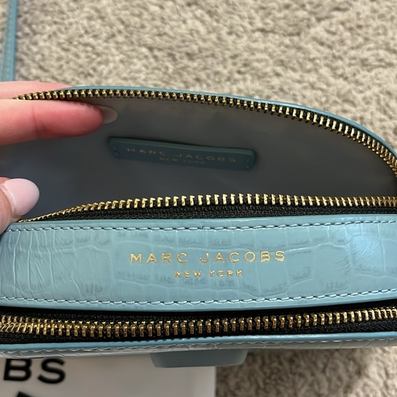 Marc Jacobs Shutter Crossbody Bag - Picture 3 of 5